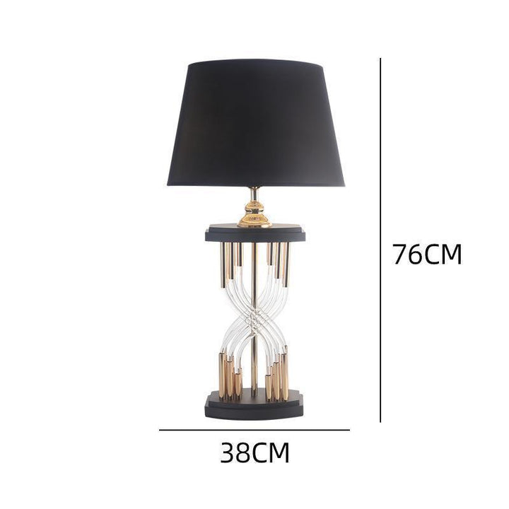 Moderne dekorative Tischlampe mit skulpturalem Sockel