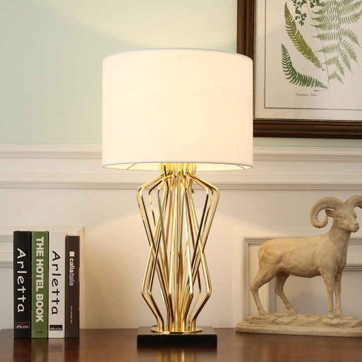 Elegante skulpturale Tischlampe