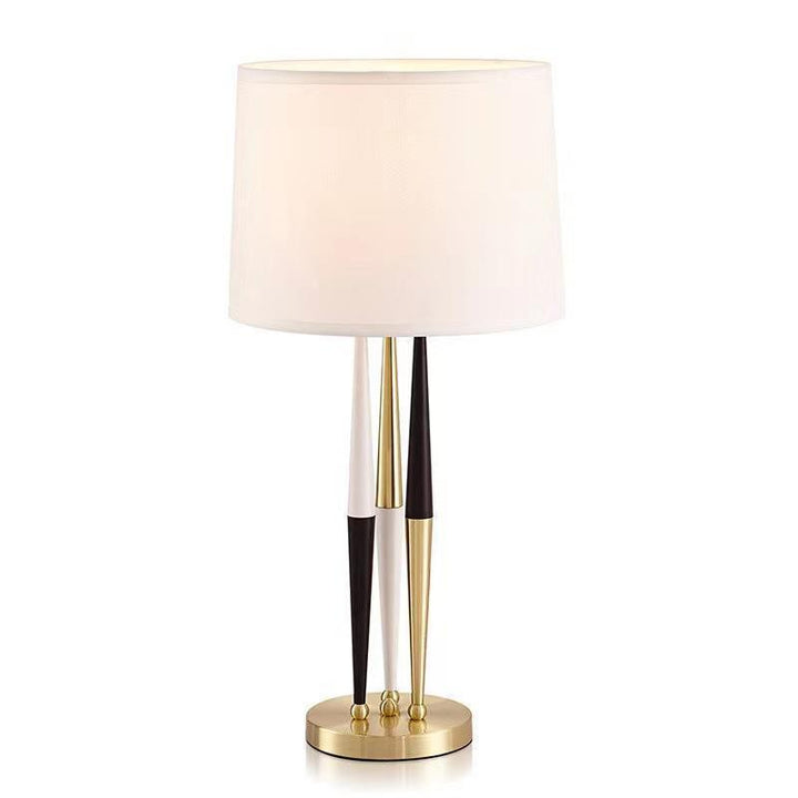Dekorative Tischlampe mit elegantem geometrischen Design
