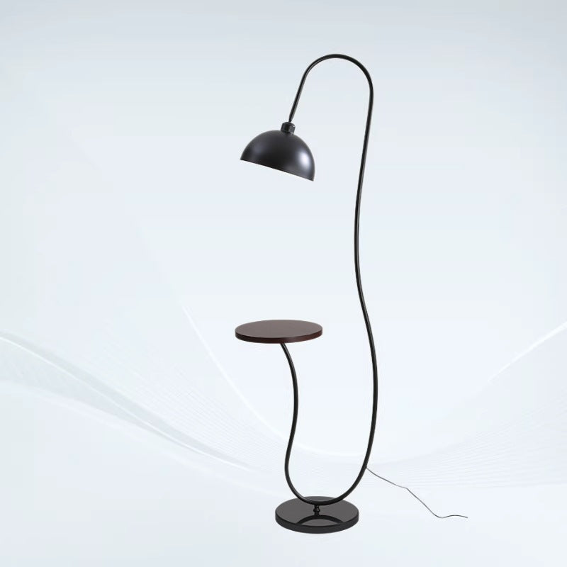 Moderne funktionale Stehlampe mit integriertem Beistelltisch