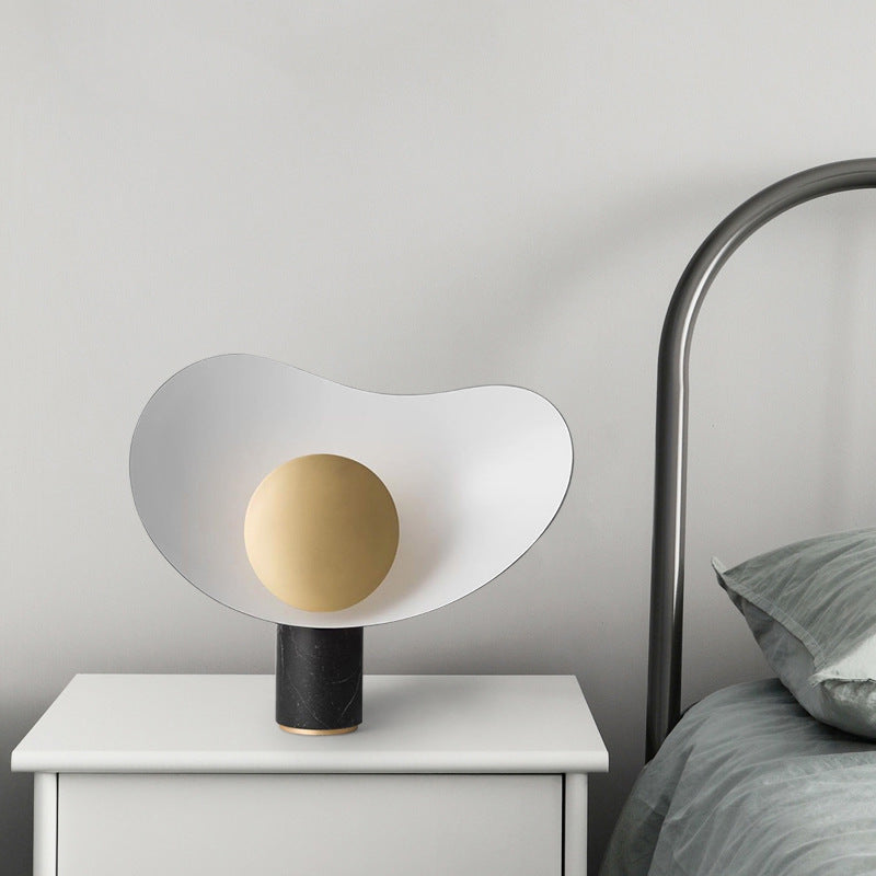 Künstlerische Skulpturale Tischlampe