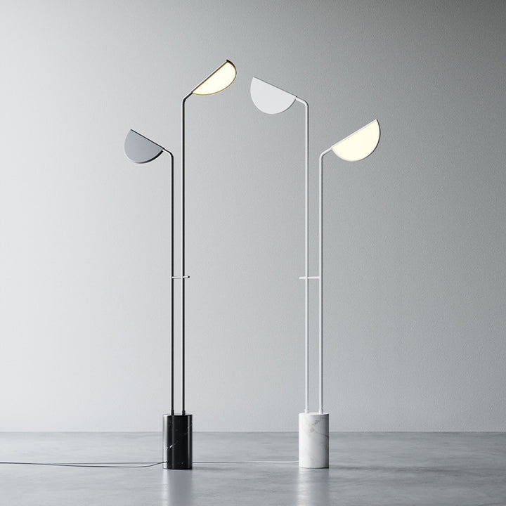 Moderne verstellbare Stehlampe mit doppelten Schirmen