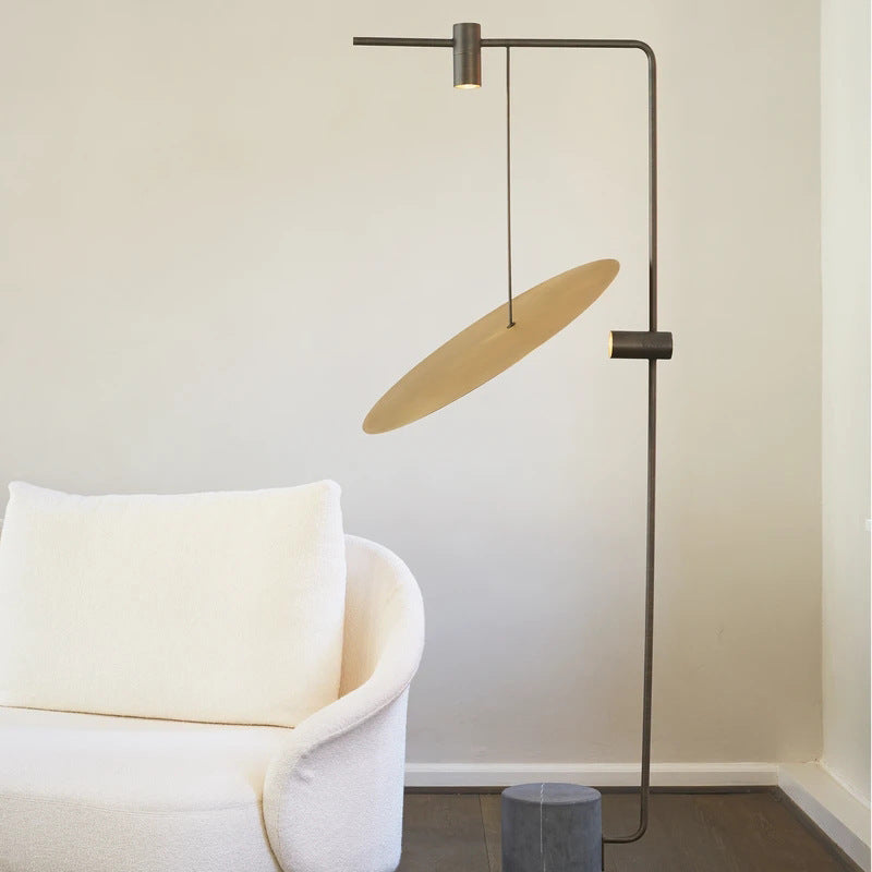 Moderne verstellbare Stehlampe mit Marmorbasis