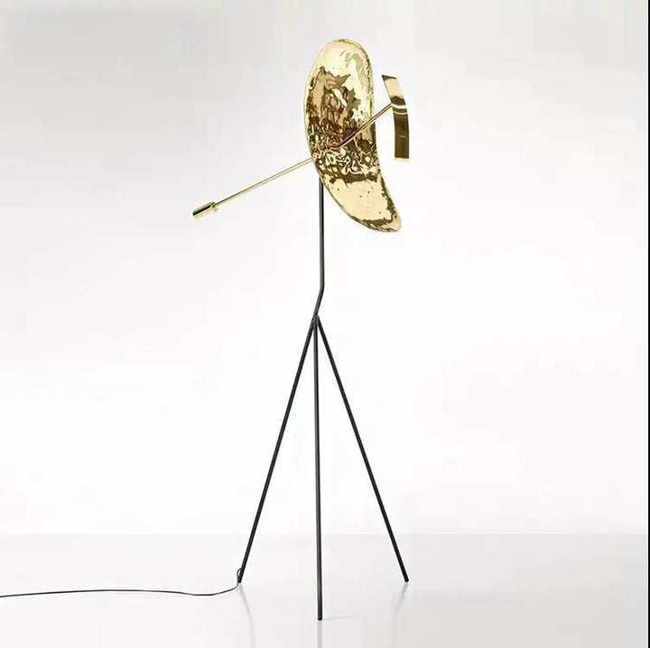 Künstlerische Stehlampe mit skulpturalem Design