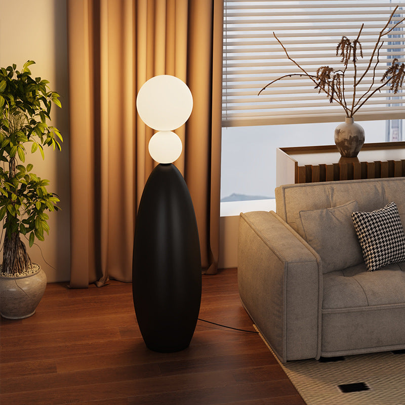 Skulptural Stehlampe mit dualem Globusdesign