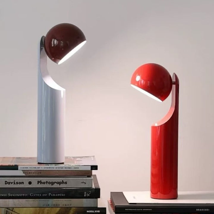 Moderne Schreibtischlampe mit verstellbarem Schirm
