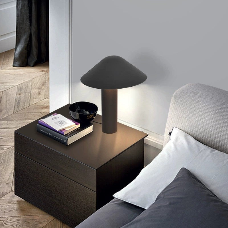 Moderne Minimalistische Tischlampe mit einzigartigem Schirmdesign