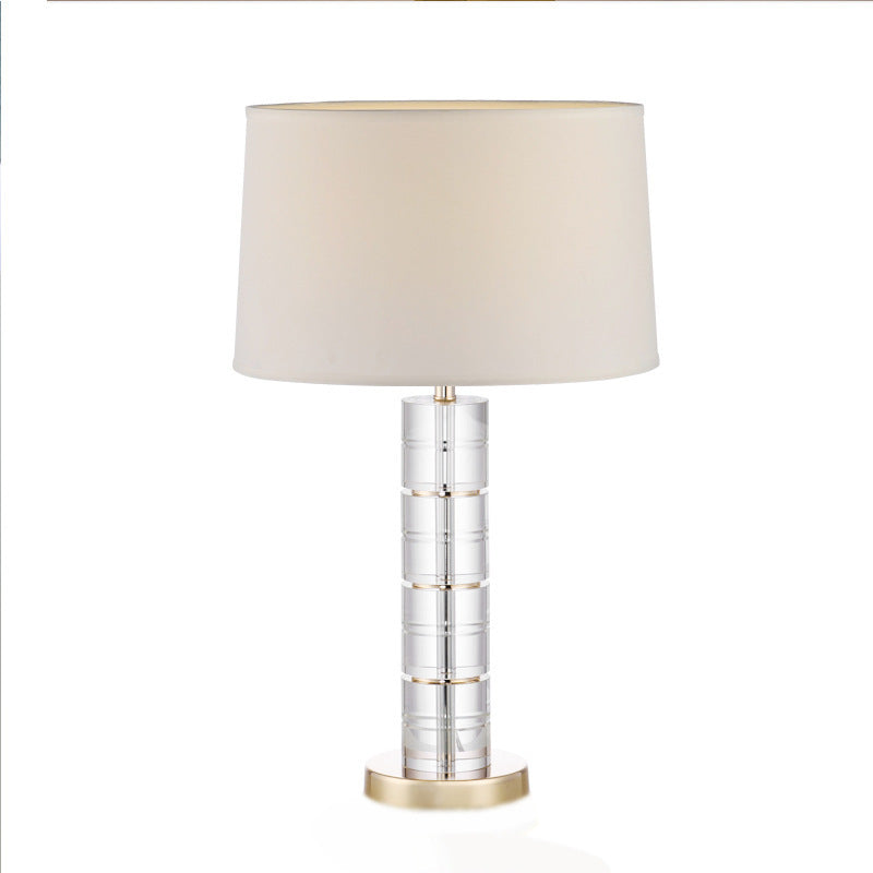 Stylische dekorative Tischlampe mit Kristallbasis