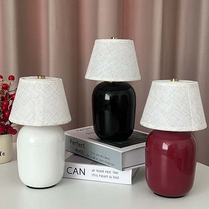 Keramische Nachttischlampe mit Leinen-Schatten