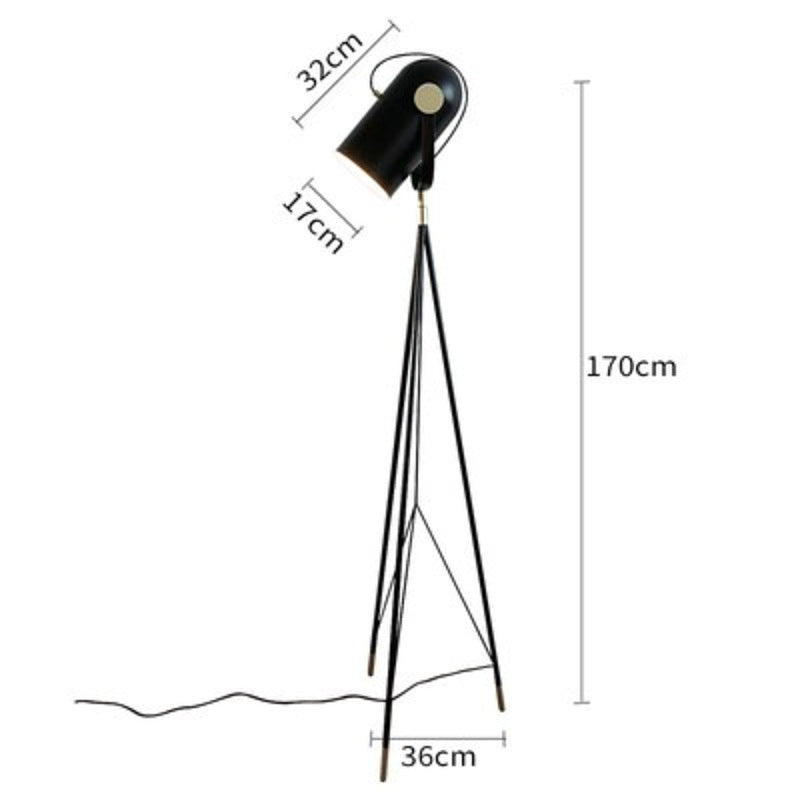 Moderne verstellbare Stehlampe mit Dreibeinbasis
