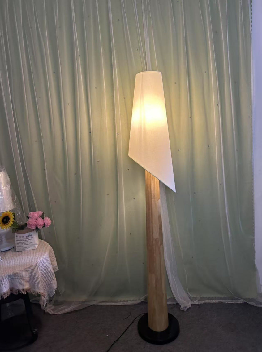 Moderne Minimalistische Stehlampe mit Weichglanzschirm