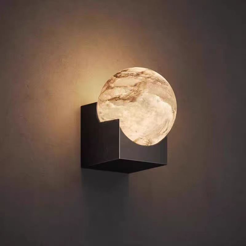 Skulpturaler Mond Globus Wandleuchte