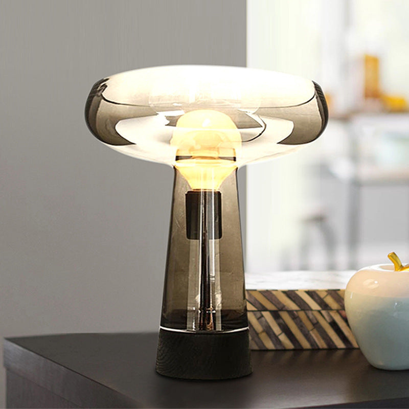 Elegante transparente Glastischlampe
