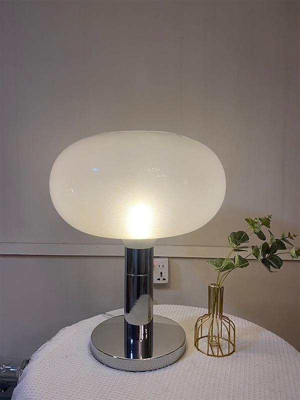 Moderne Tischlampe aus Glas