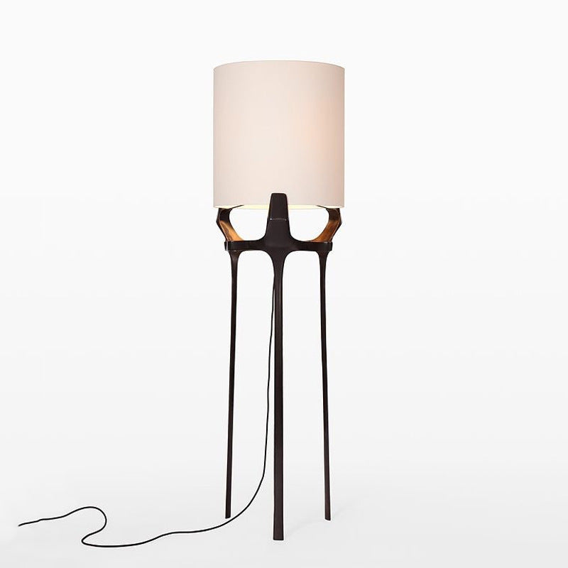 Moderne Stehlampe mit einstellbarer Helligkeit