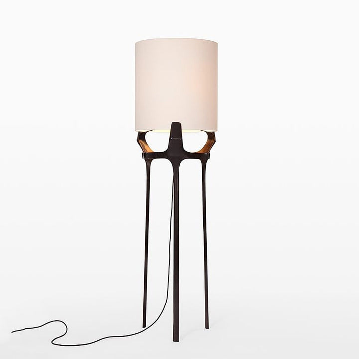 Moderne Stehlampe mit einstellbarer Helligkeit