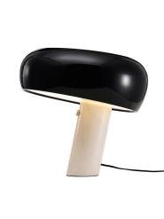 Moderne Tischlampe mit geometrischem Design