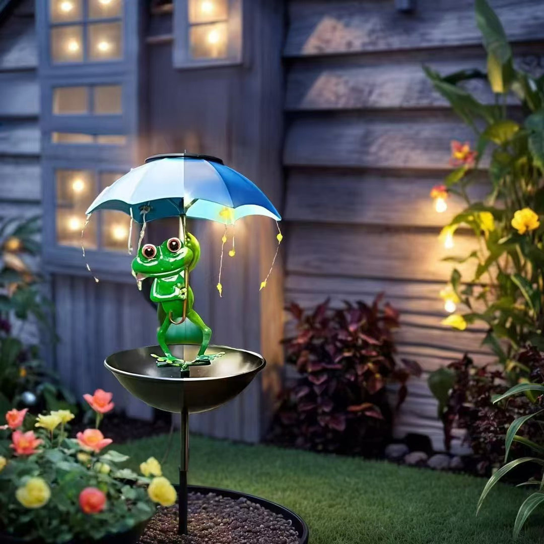 Dekorativer Garten-Vogelhaus-Stecker mit schützendem Regenschirm und verspielter Froschverzierung