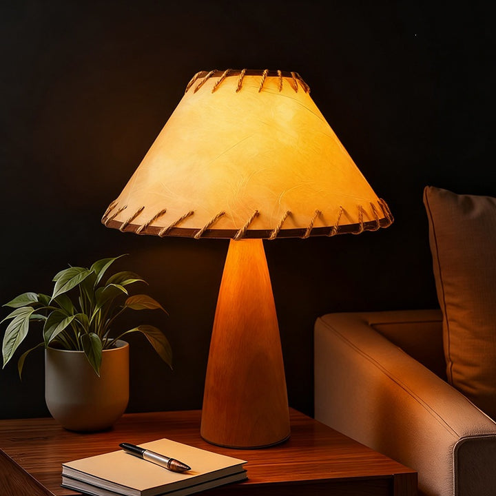 Rustikale Tischlampe mit einzigartigem Lederlampenschirm