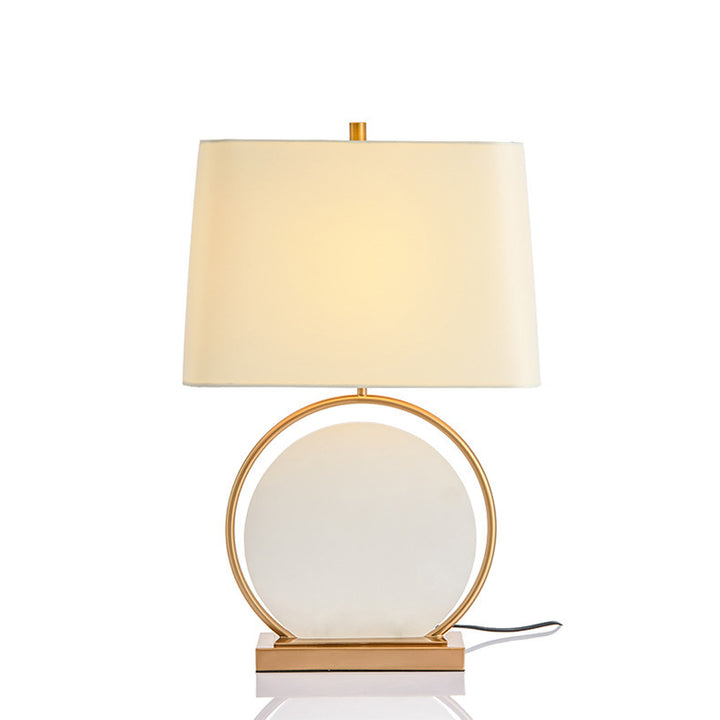 Moderne Tischlampe mit kreisförmigem Sockel und Stoffschirm