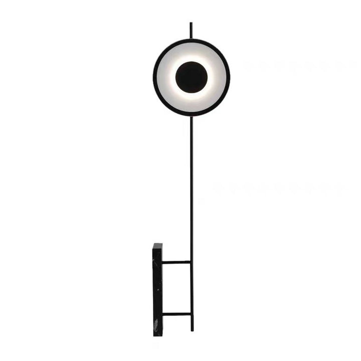 Minimalistische skulpturale Stehlampe mit Marmorbasis