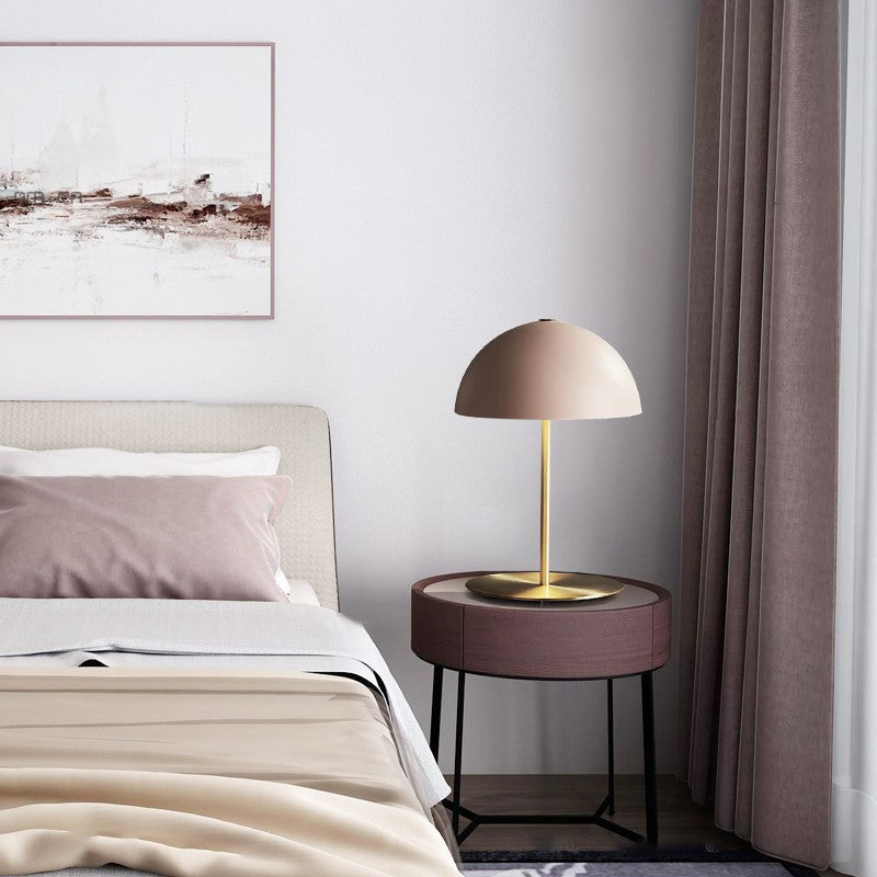 Moderne Minimalistische Tischlampe mit Goldbasis