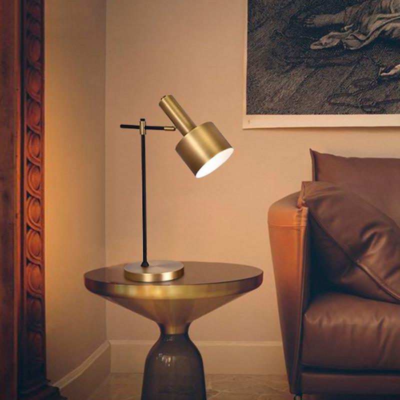 Verstellbare Schreibtischlampe mit drehbarem Kopf