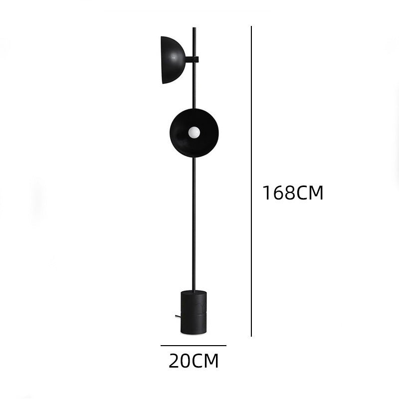 Moderne elegante Stehlampe mit verstellbarem Schirm