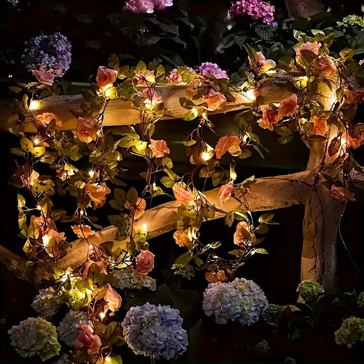 Romantische Rosenranken-LED-Girlande mit Mikrolichtern und wetterfestem flexiblen Stamm