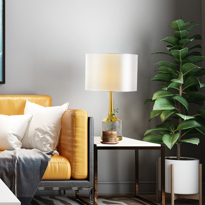 Elegante Marmor- und Gold-Tischlampe