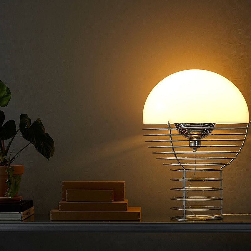 Moderne schlanke Stehlampe