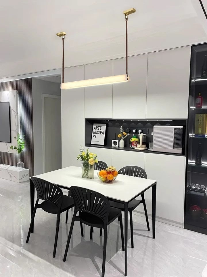 Moderne lineare LED-Pendelleuchte