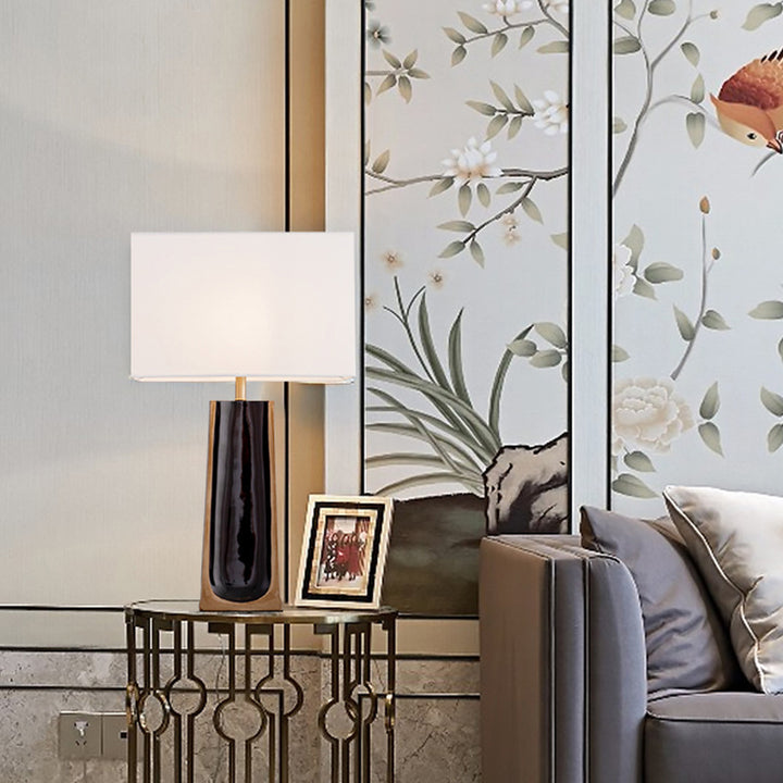 Elegante dekorative Tischlampe mit modernem Design