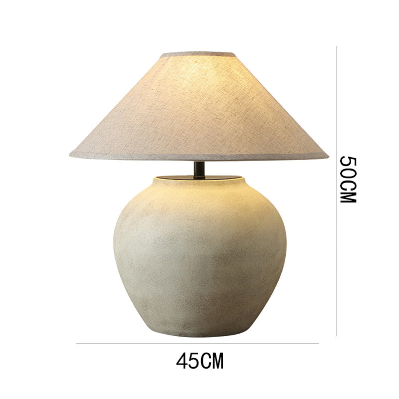 Elegante Keramik-Tischlampe mit natürlichem Stoffschirm
