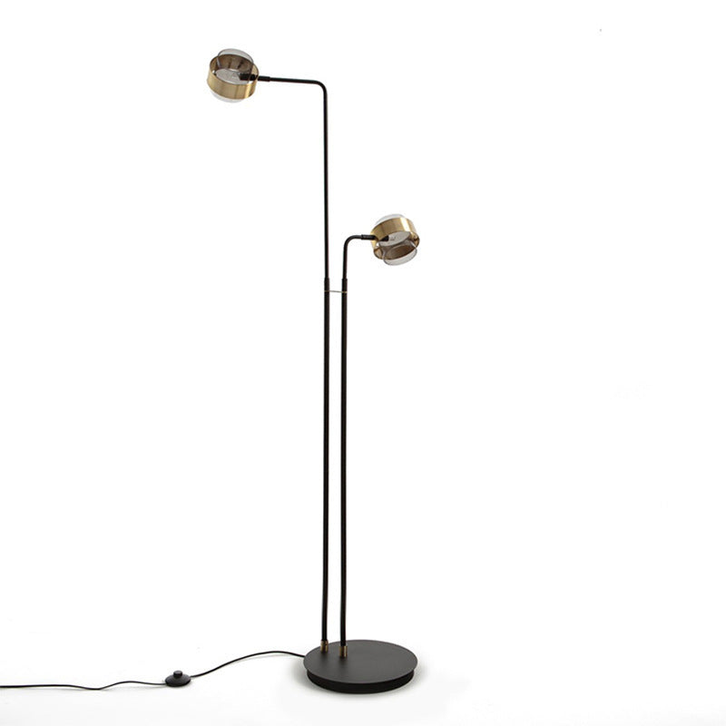 Moderne verstellbare Stehlampe mit Doppelkopf