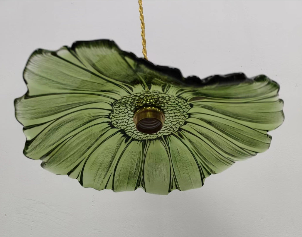 Elegante schalenförmige Pendelleuchte