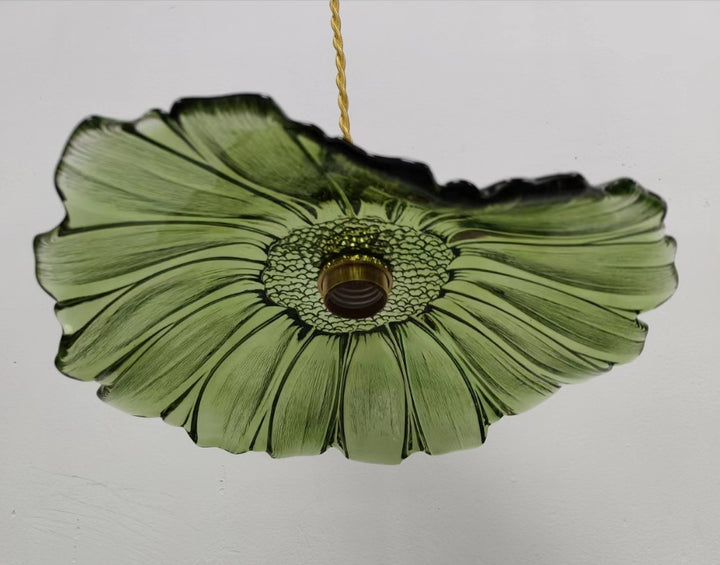 Elegante schalenförmige Pendelleuchte