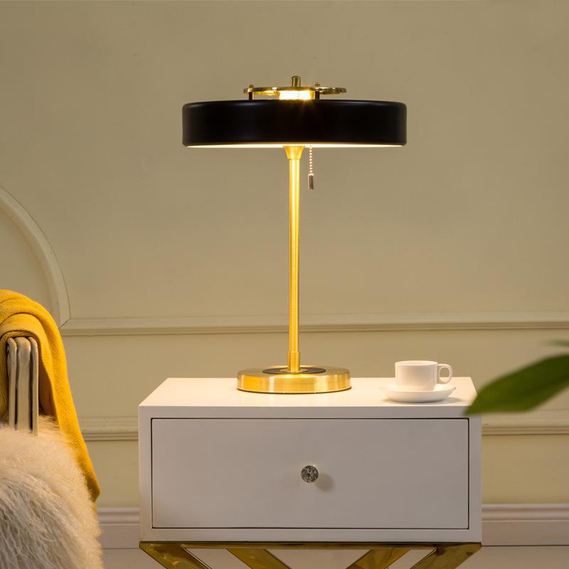 Moderne Messing Tischlampe