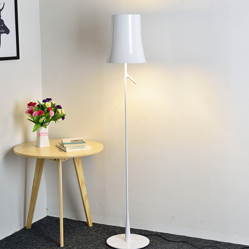 Zeitgenössische Stehlampe mit modernem Design