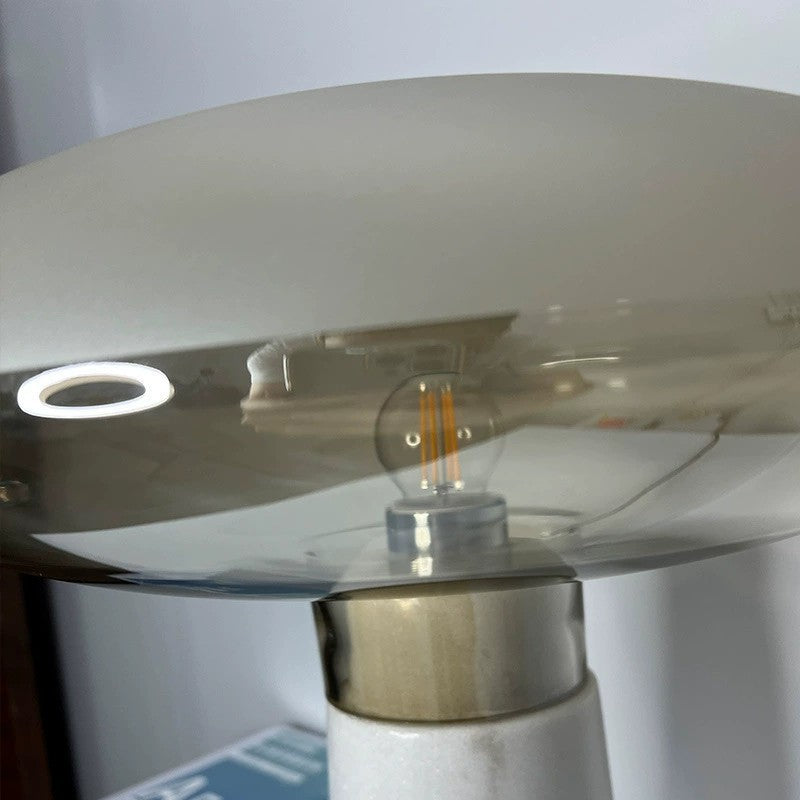 Zeitgenössische Marmor Tischlampe mit elegantem Glasschirm