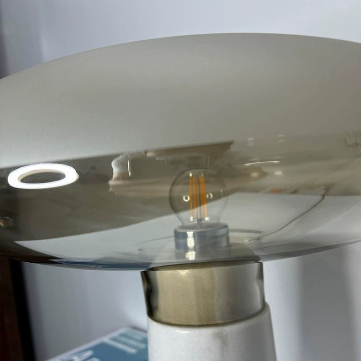Zeitgenössische Marmor Tischlampe mit elegantem Glasschirm