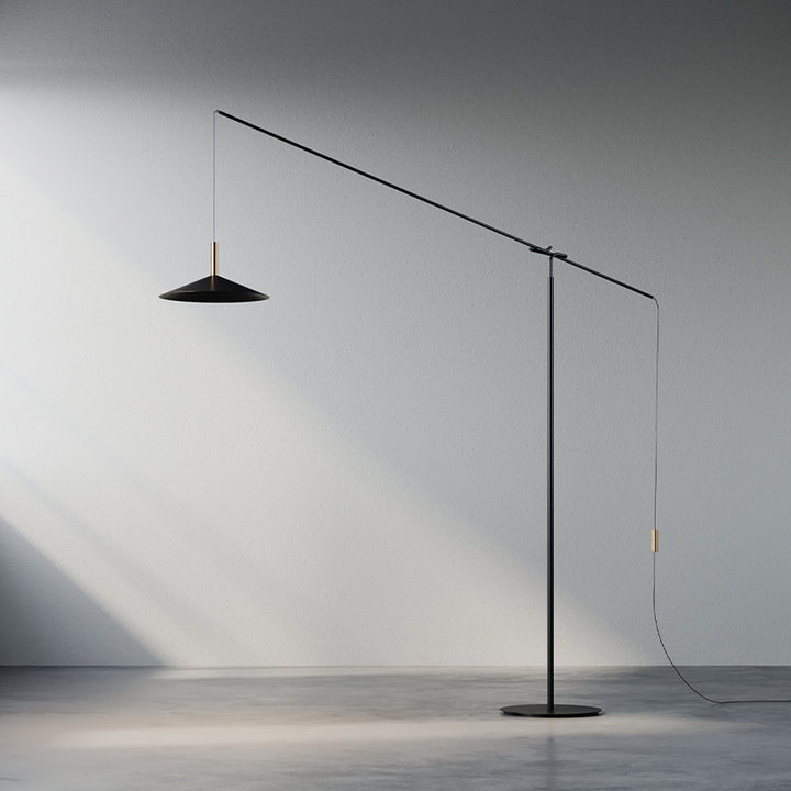 Verstellbare Bogen-Stehlampe mit minimalistischer Gestaltung