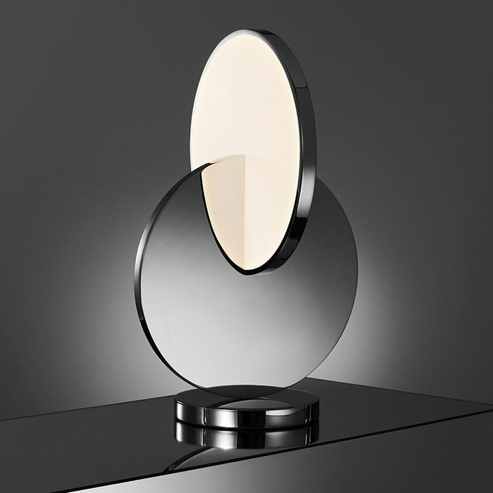 Künstlerische Tischlampe mit geometrischem Design
