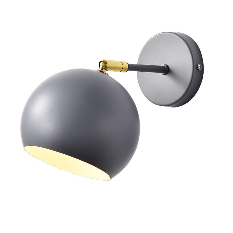 Verstellbare matte Metall-Globus-Wandlampe mit Messing-Pivotarm