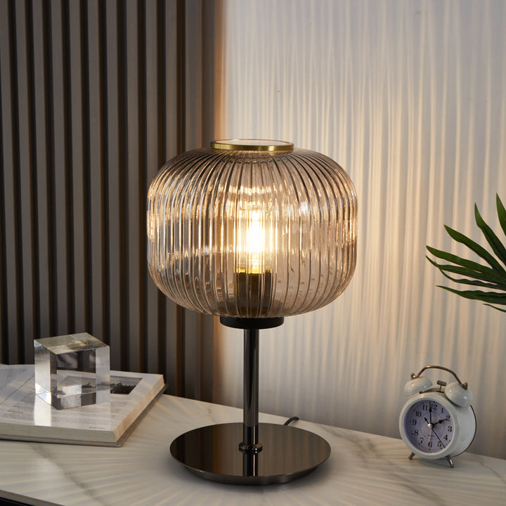 Moderne gerippte Tischlampe