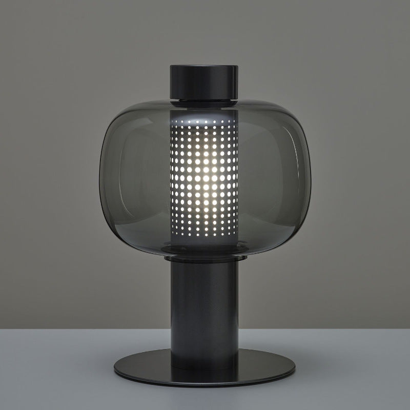 Künstlerische Tischlampe mit elegantem Glasschirm