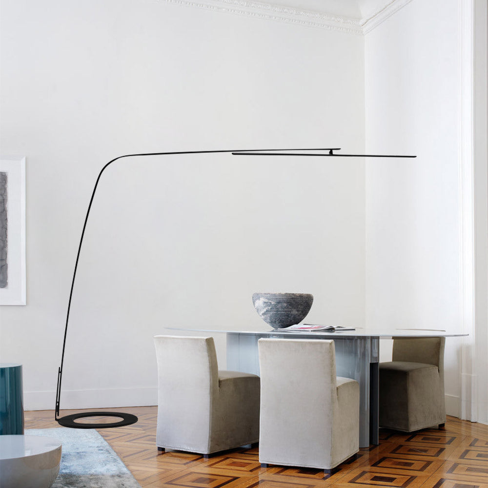 Knickbare LED-Stehlampe mit einstellbarer Helligkeit