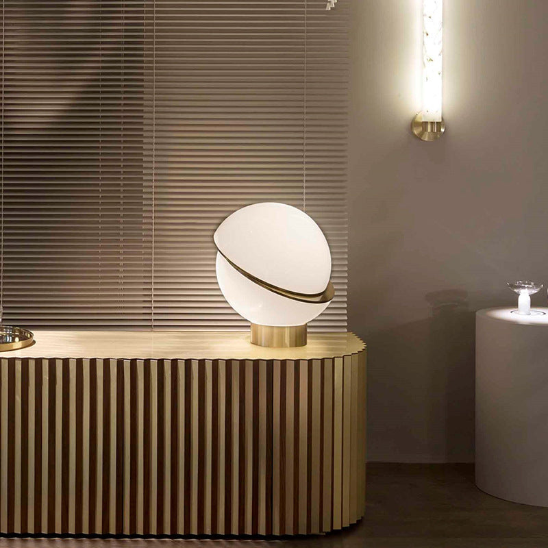 Moderne Schreibtischlampe mit orbitalem Design
