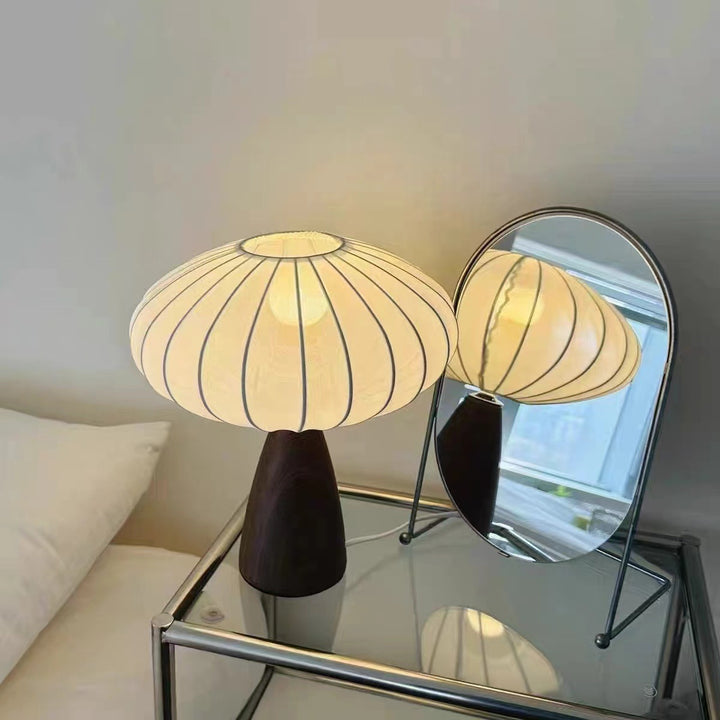Mid-Century Holzmaserung Kegelbasis Pilzstoff Tischlampe