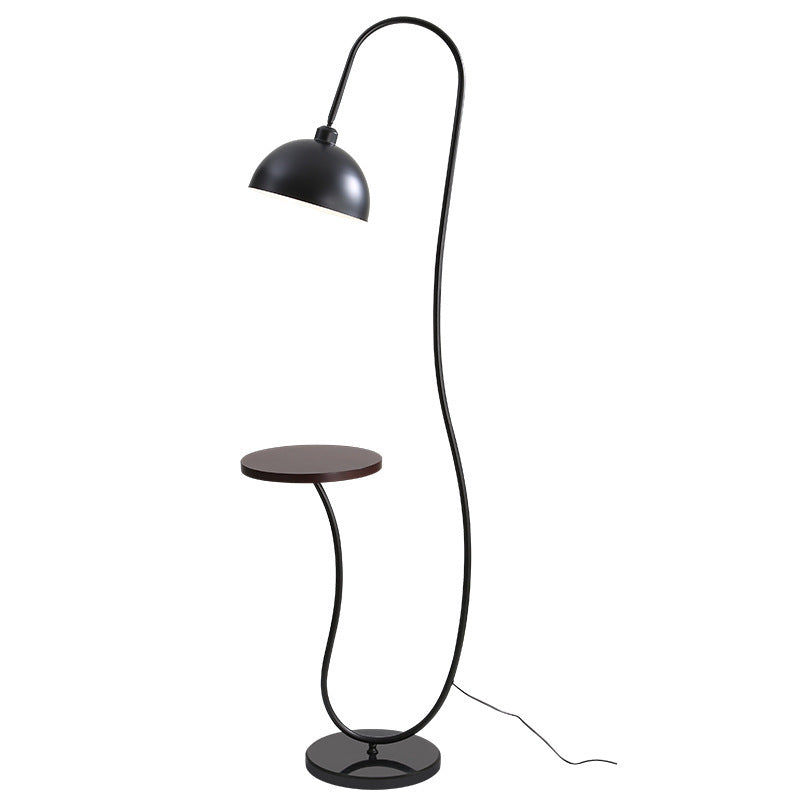 Moderne funktionale Stehlampe mit integriertem Beistelltisch